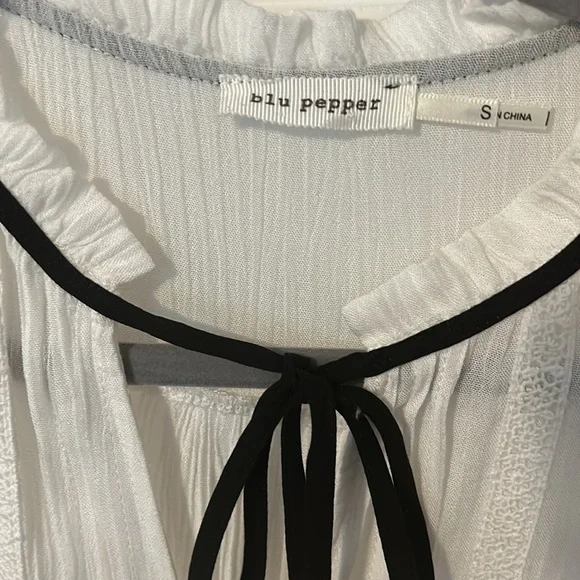 Women’s size small blouse - Picture 12 of 12